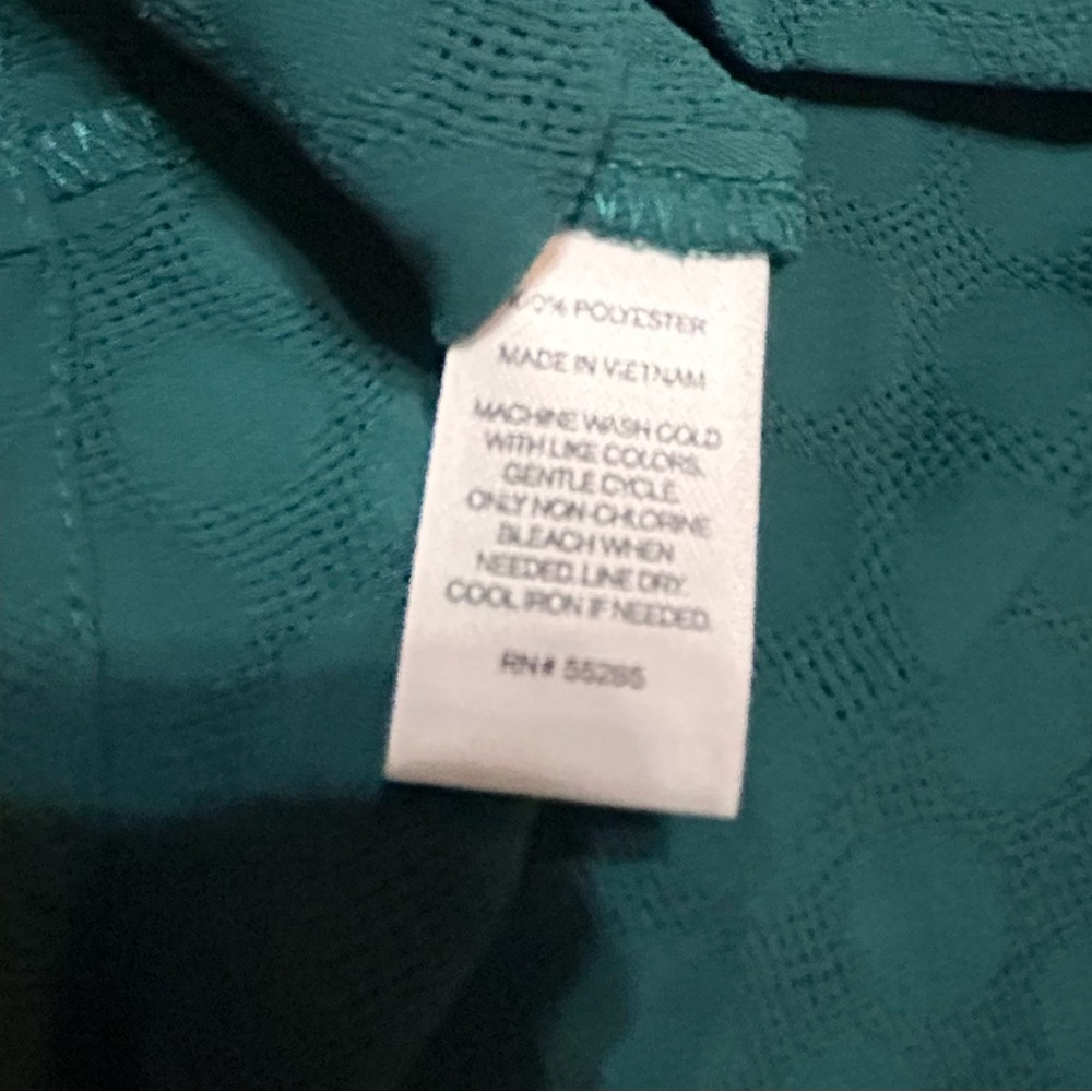 Express Slim Fit Portofino Blouse - Picture 5 of 6